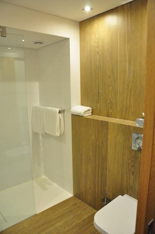 TRYP by Wyndham Leiria-浴室