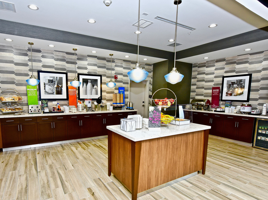 Hampton Inn Kirksville主图