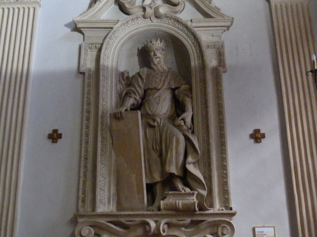 Chiesa di Santa caterina-Urbania必去景点