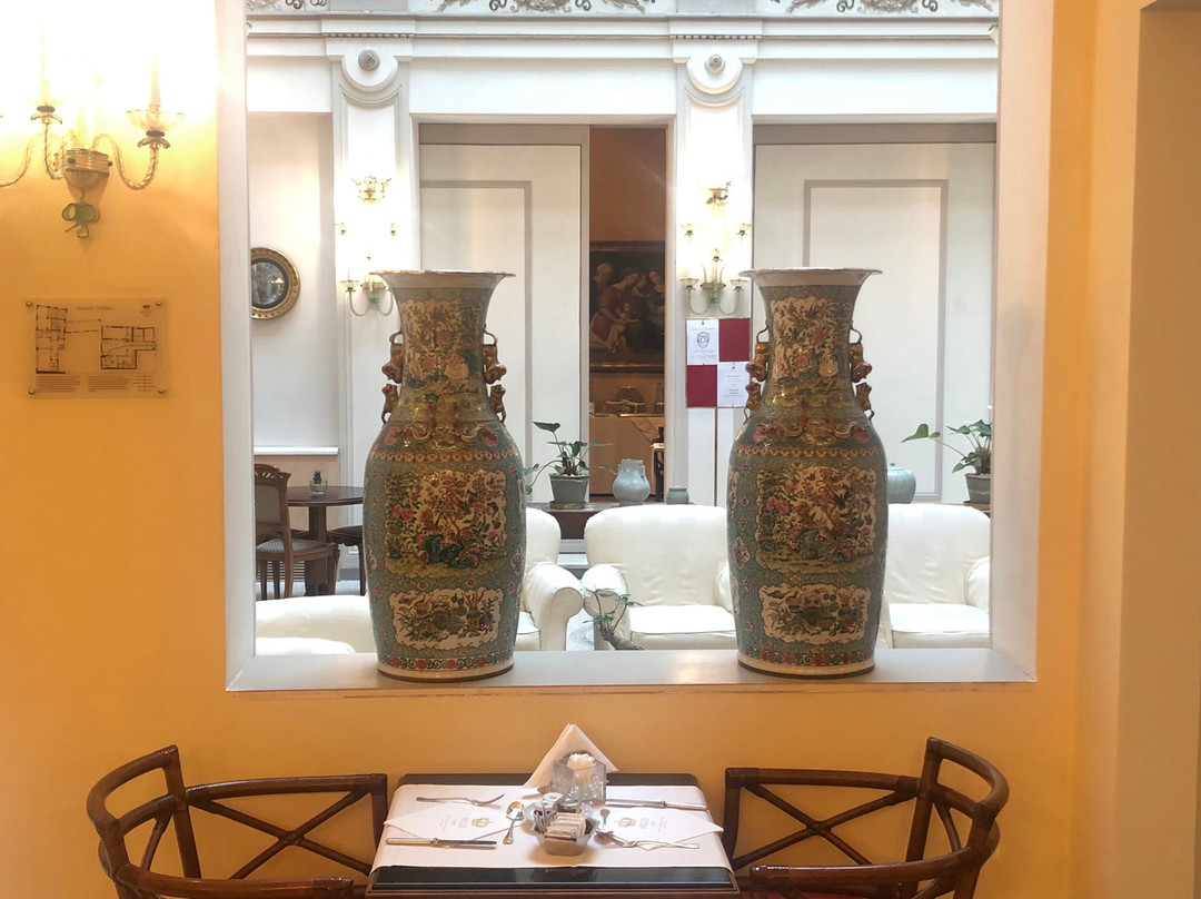 1890金冠酒店主图