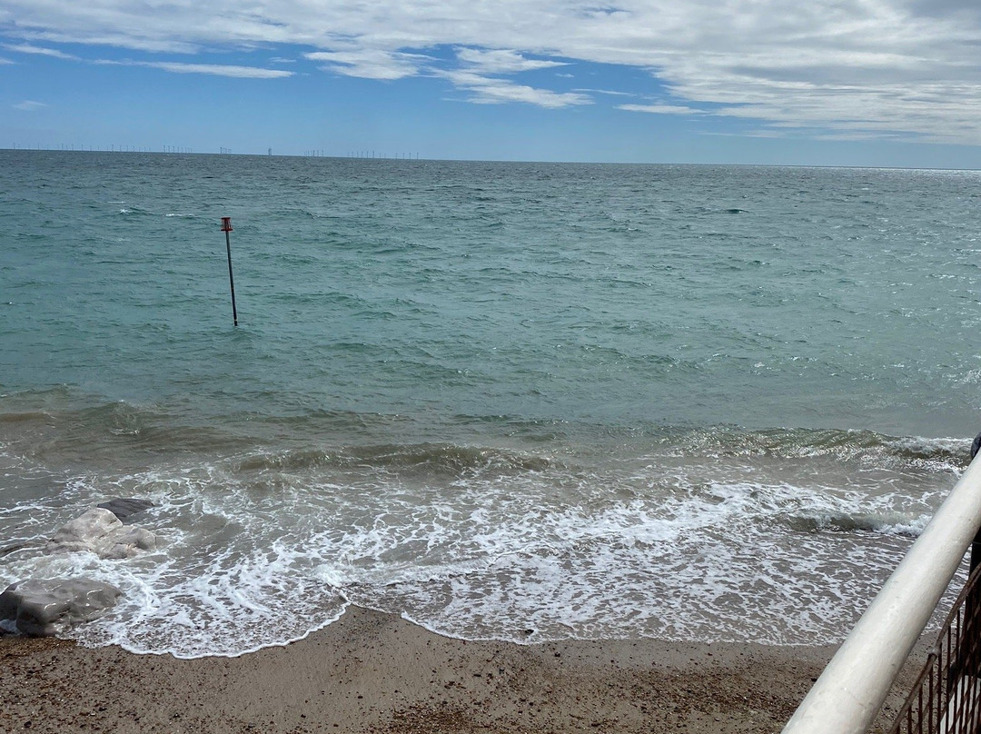 Worthing Beach景点图片