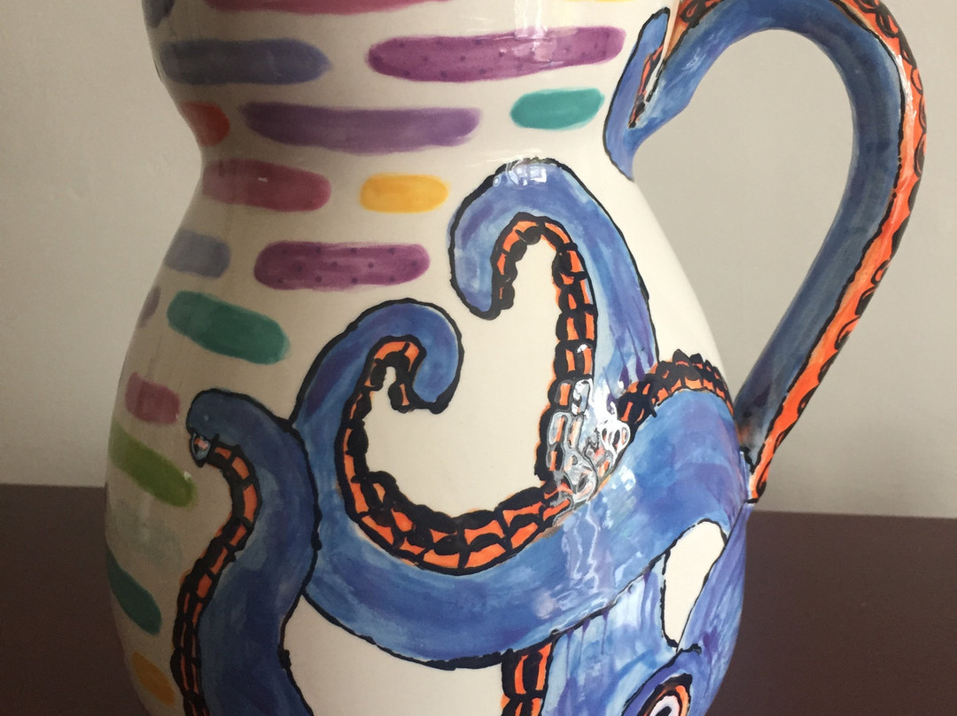 The Ugly Duckling Pottery Painting Coffee House-纽伯里必去景点