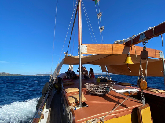 zefiro tour in catamarano nell'arcipelago di La Maddalena-拉马达莱娜必去景点