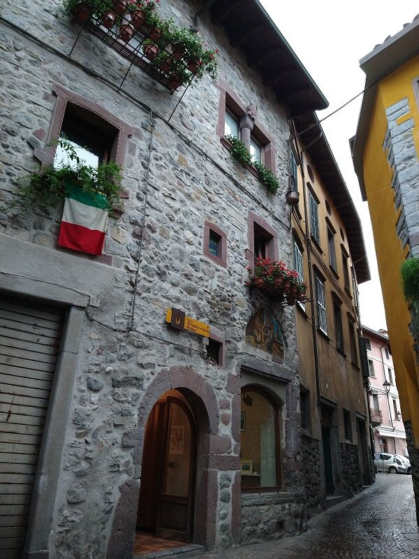Casa Torre Via Santa Maria景点图片