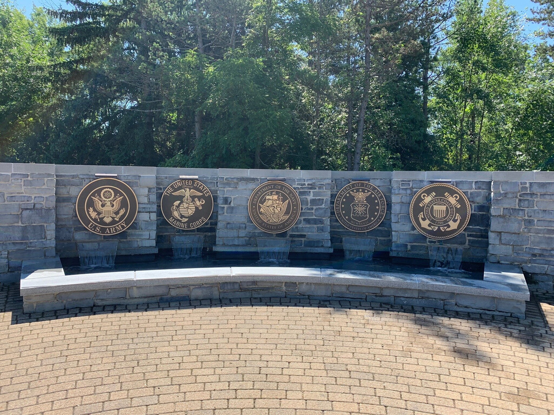 Amherst Veterans Memorial景点图片