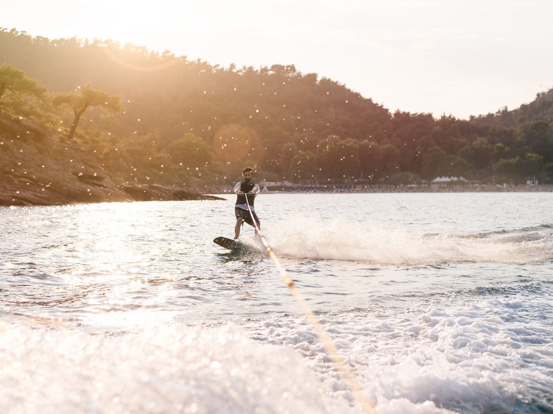 Blue Waves Watersports-Makriammos必去景点