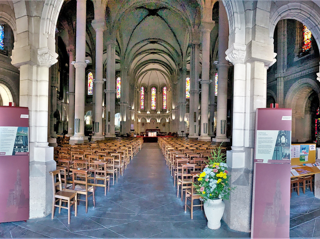 Basilique Saint Louis Marie Grignion de Montfort景点图片