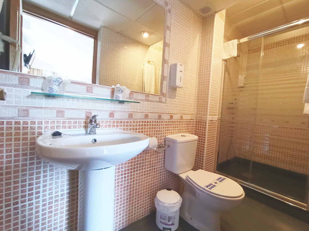 兰布拉埃梅里塔酒店主图