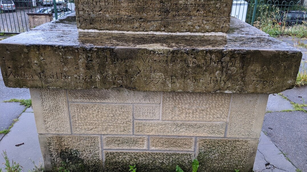 Bonnie Lesley Monument景点图片