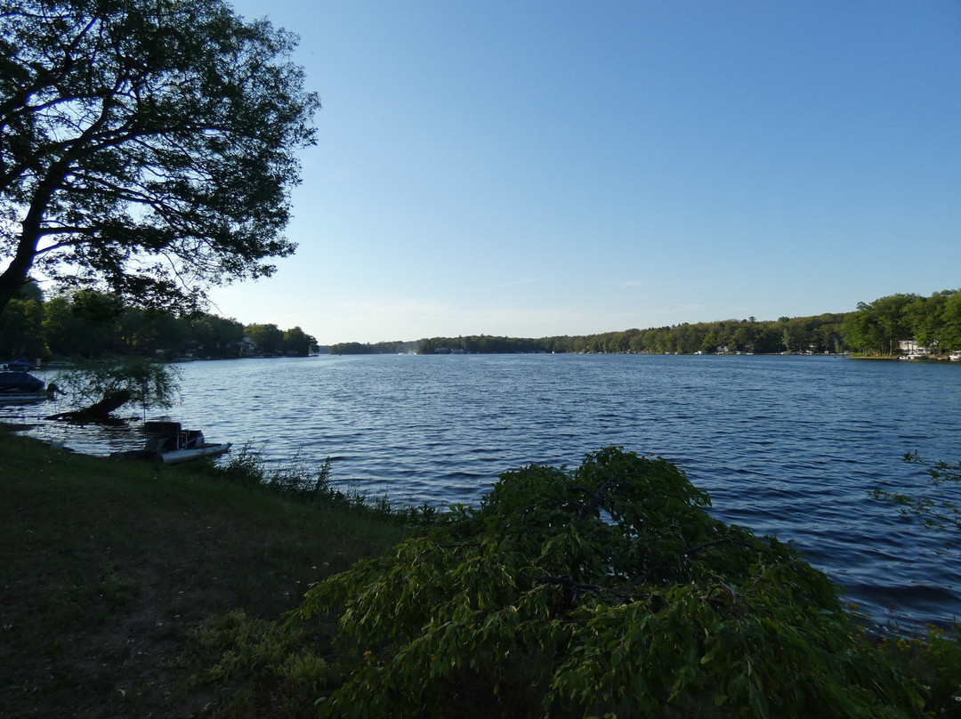 Lakeside Motel & Cottages主图