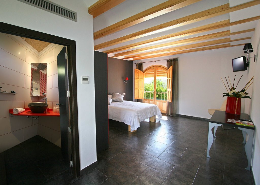 拉莫雷纳酒店主图