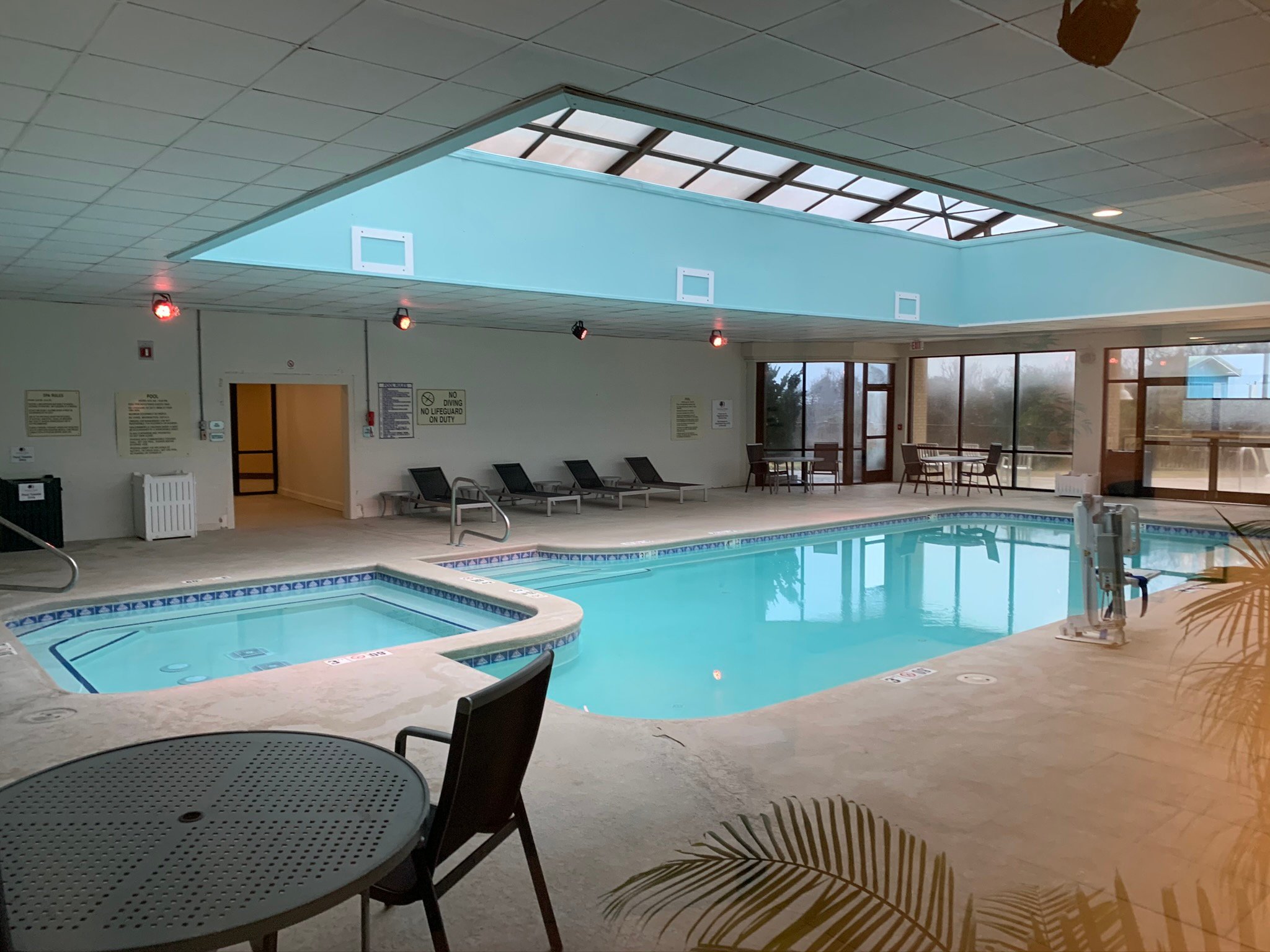 Doubletree By Hilton Atlantic Beach Oceanfront-泳池