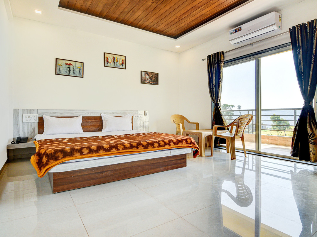 Aditya Hill View Inn主图