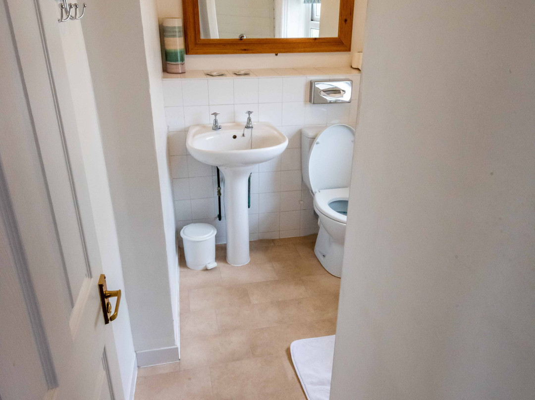 Aarondale Guest House主图