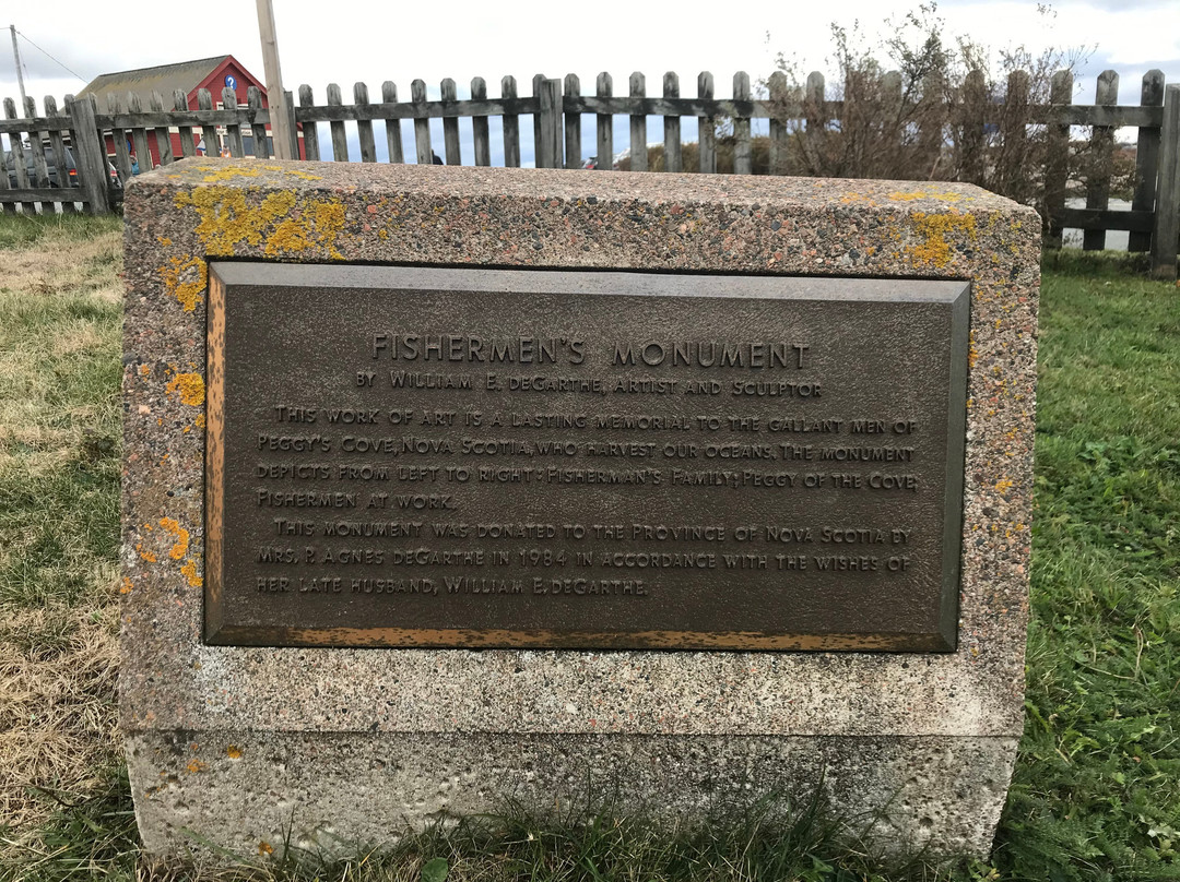William E. deGarthe Memorial Monument-Peggy's Cove必去景点