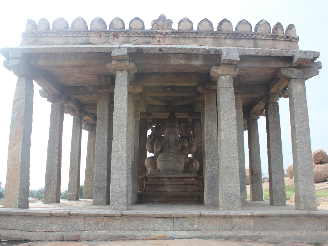 Sasivekalu Ganesha Temple-亨比必去景点