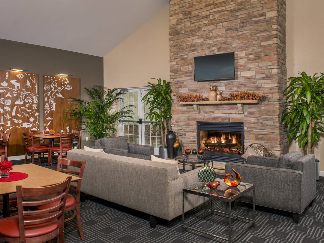 克林顿安德鲁斯空军基地广场套房酒店主图