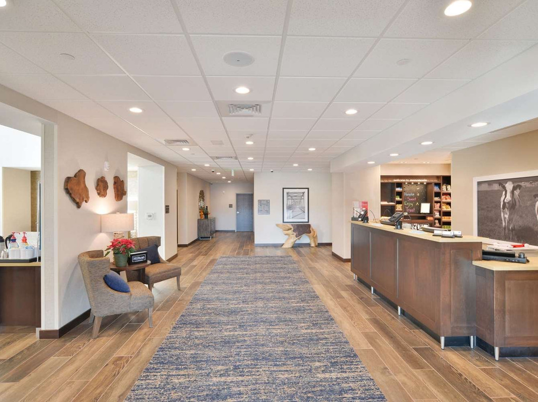 Hampton Inn & Suites Menomonie主图