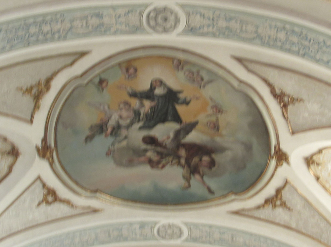 Chiesa di Santa Chiara-苏尔莫纳必去景点