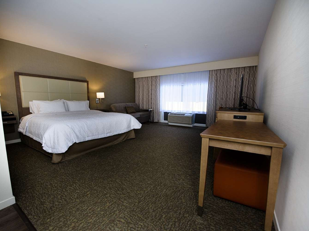 Hampton Inn & Suites by Hilton Truro主图