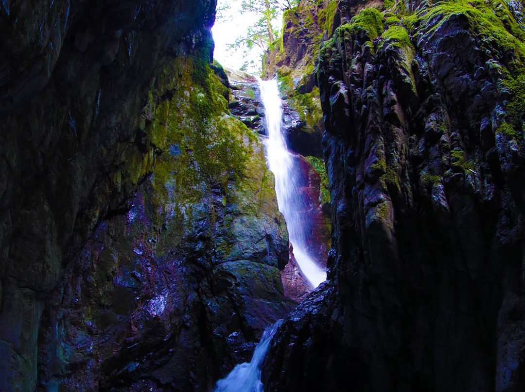 Ueuo Waterfall景点图片