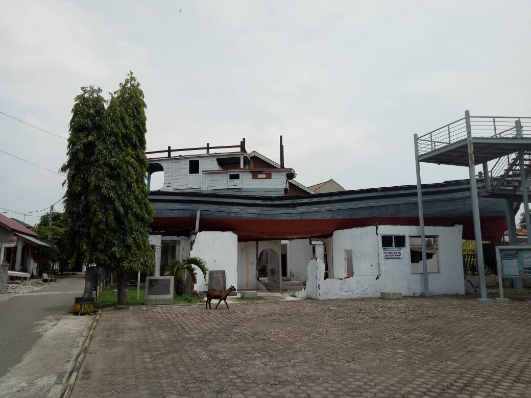 Boat at Desa Lampulo-班达亚齐必去景点