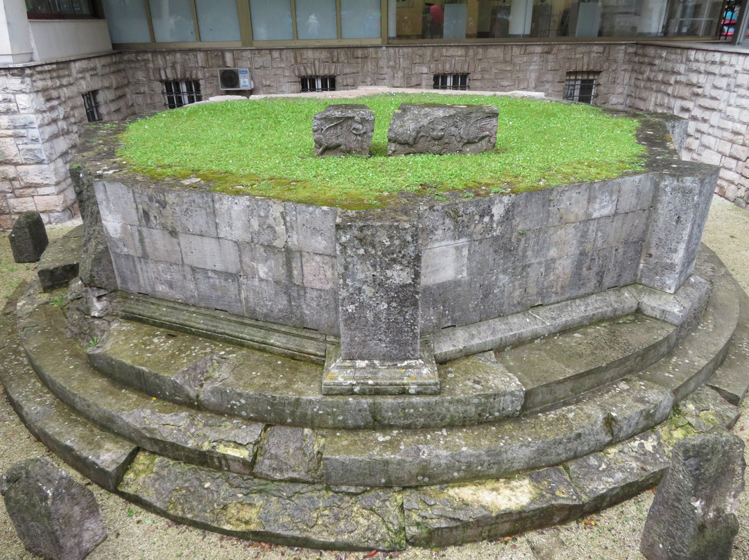 The Twin Gates of Pula-普拉必去景点