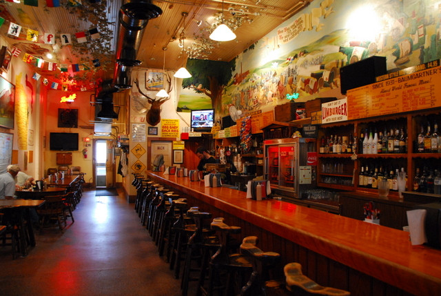 Monroe旅游景点-Baumgartner's Cheese Store & Tavern