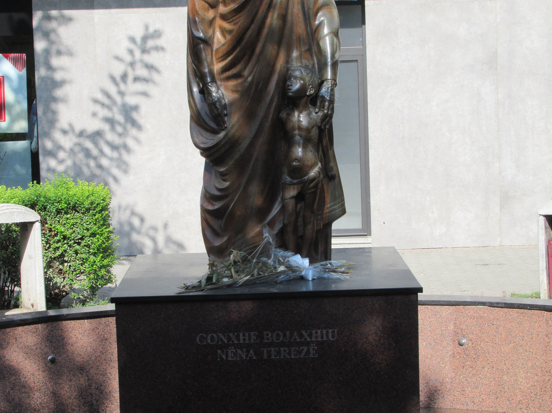 Statue of Mother Tereza-普里什蒂纳必去景点
