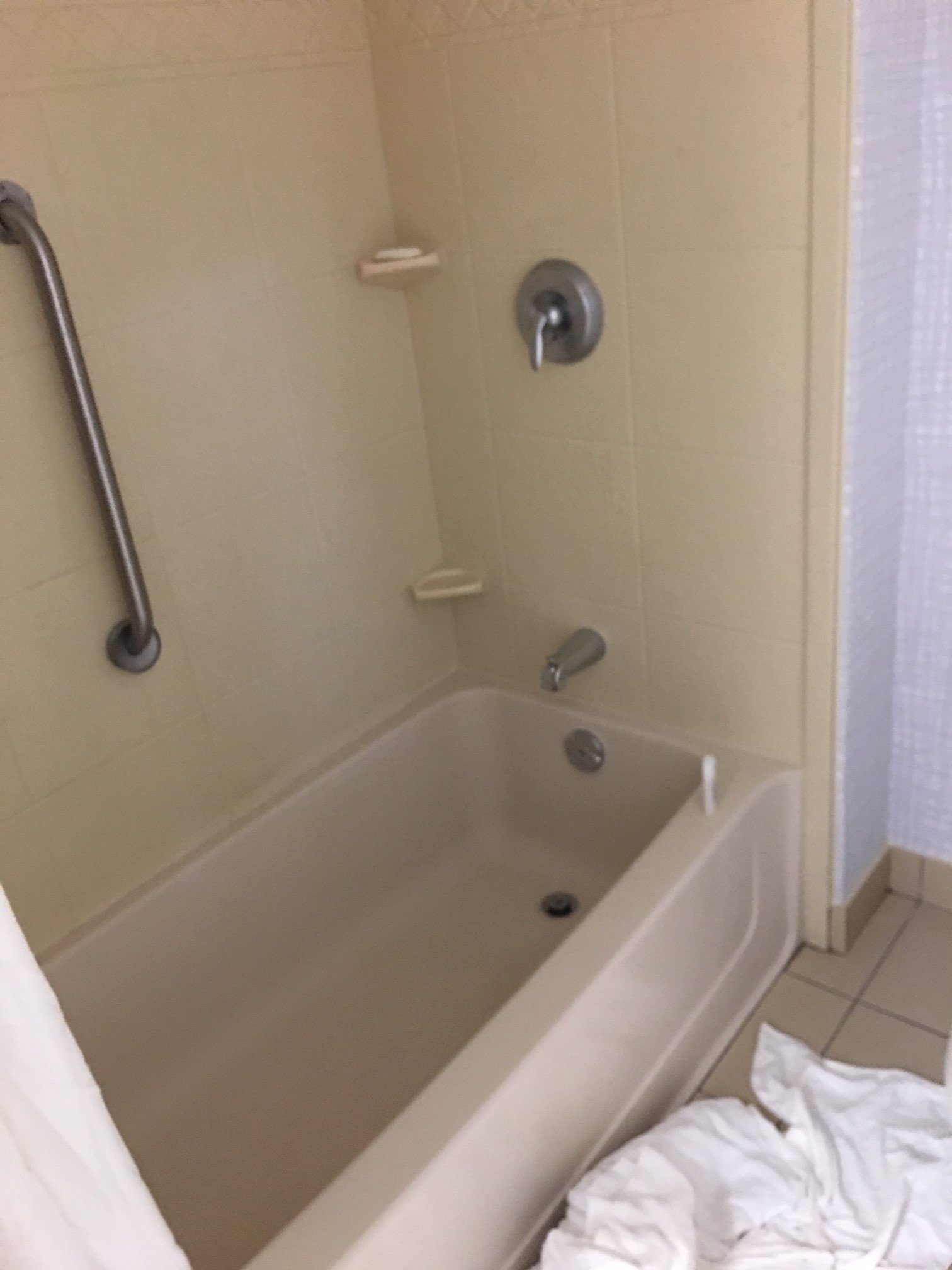 Hampton Inn & Suites by Hilton Guelph-浴室