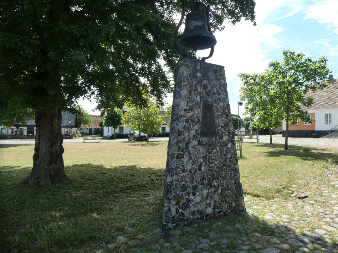 Statyn ''knutsklockan''