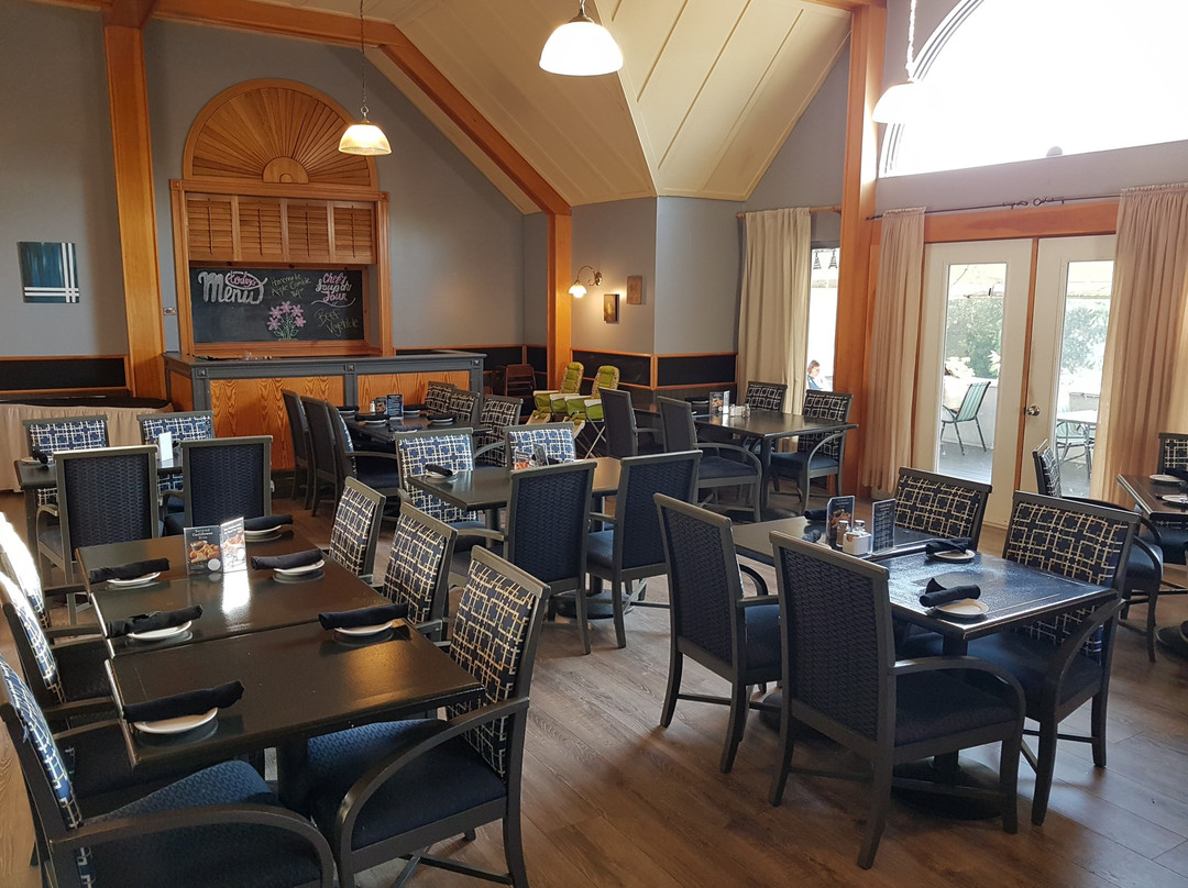 Riverside Resort & Conference Center主图