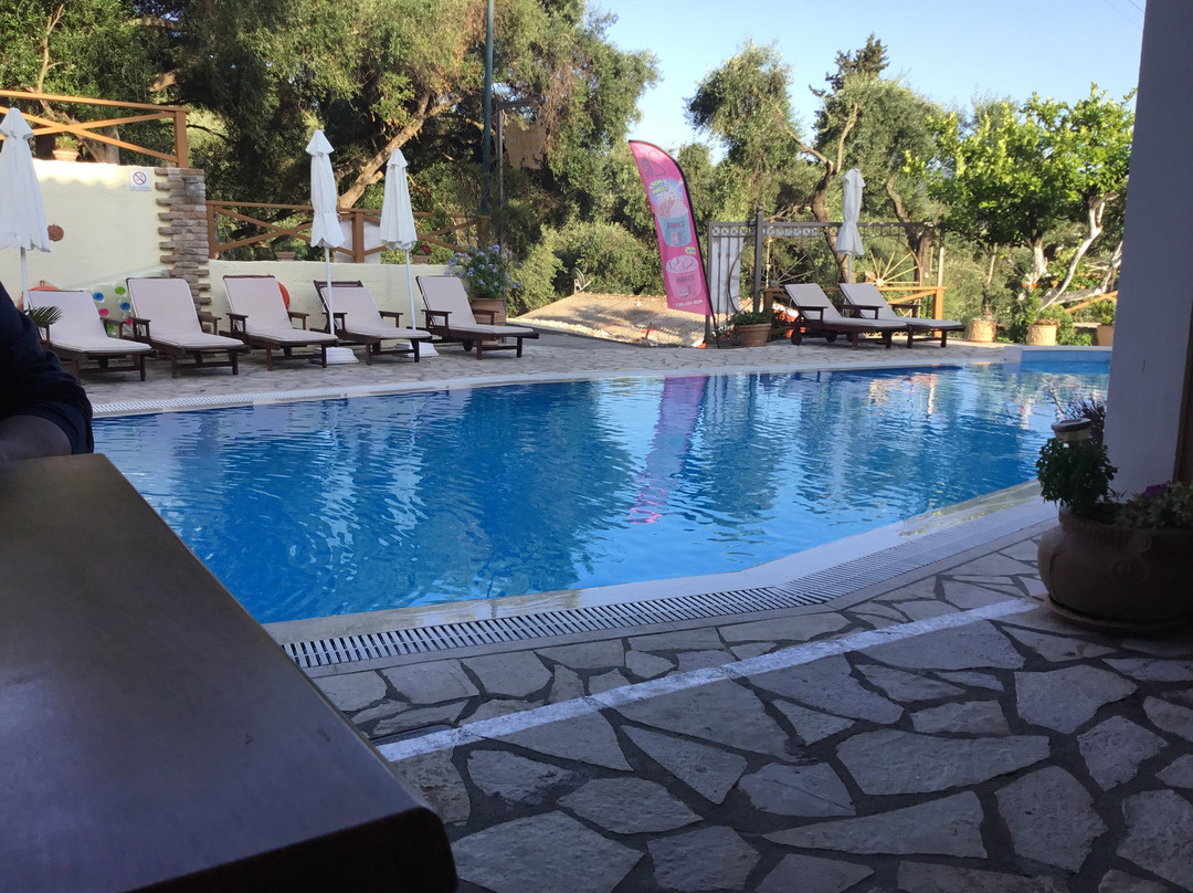 Angel's Pool Bar Apartments主图