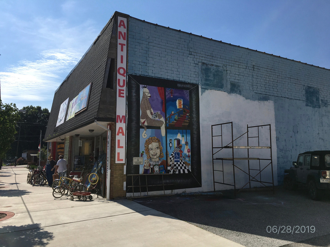 The Nitro Antique Mall-Nitro必去景点