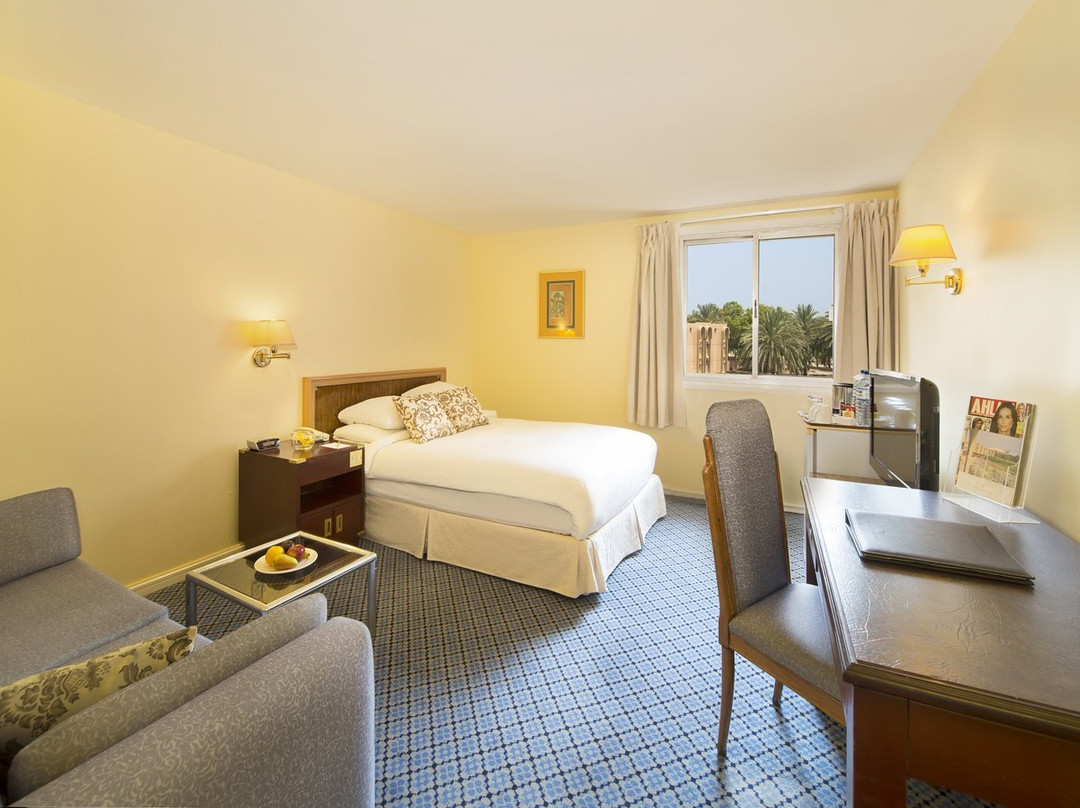 Dhafra Beach Hotel主图