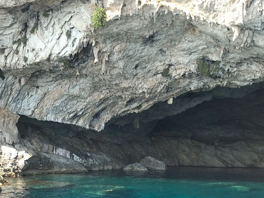 Papanikolis Cave景点图片