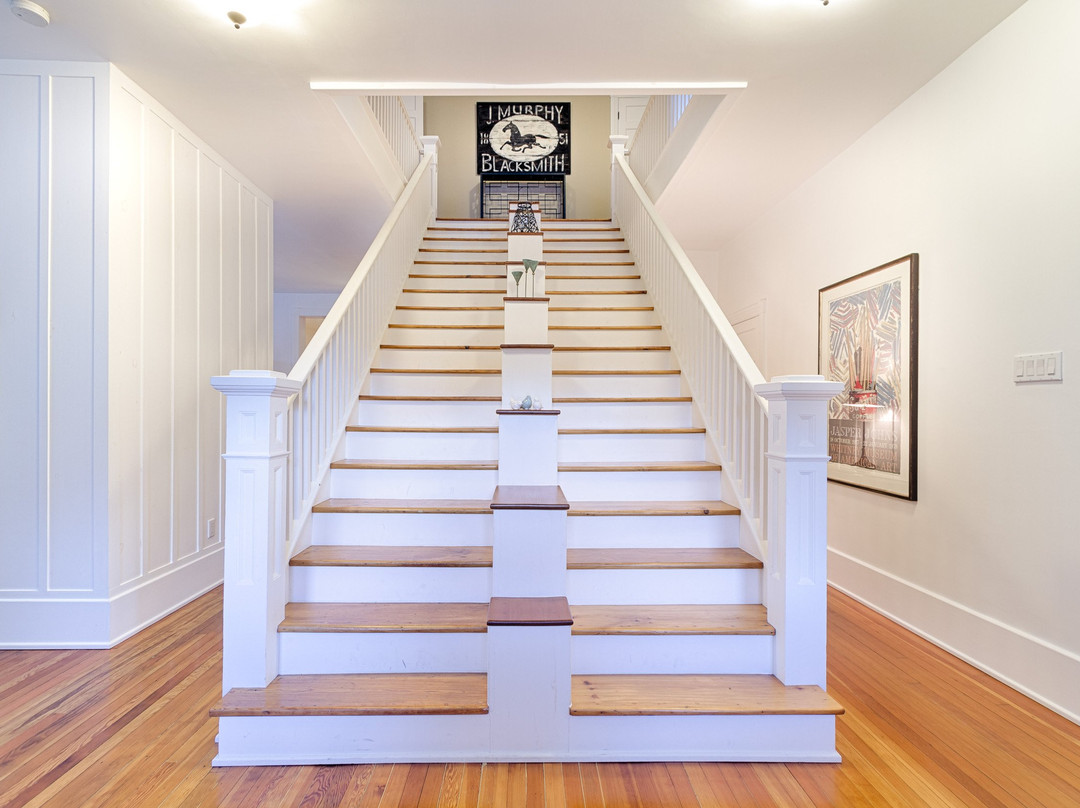 Five Blocks North主图