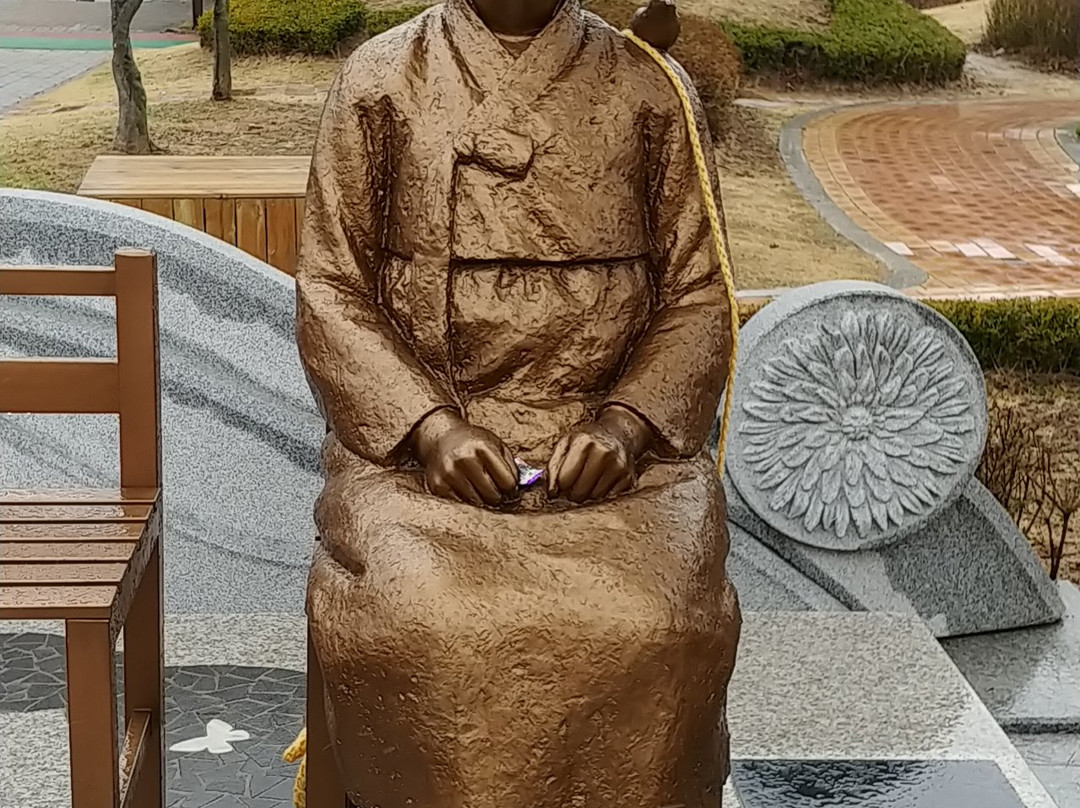 Statue of Peace-东豆川市必去景点