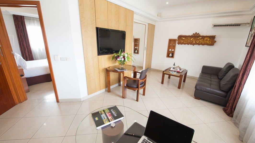 诺玛德公寓套房酒店主图