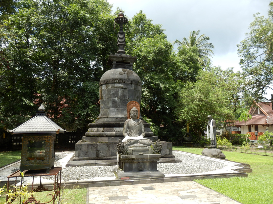 Candi Mendut (Temple)景点图片