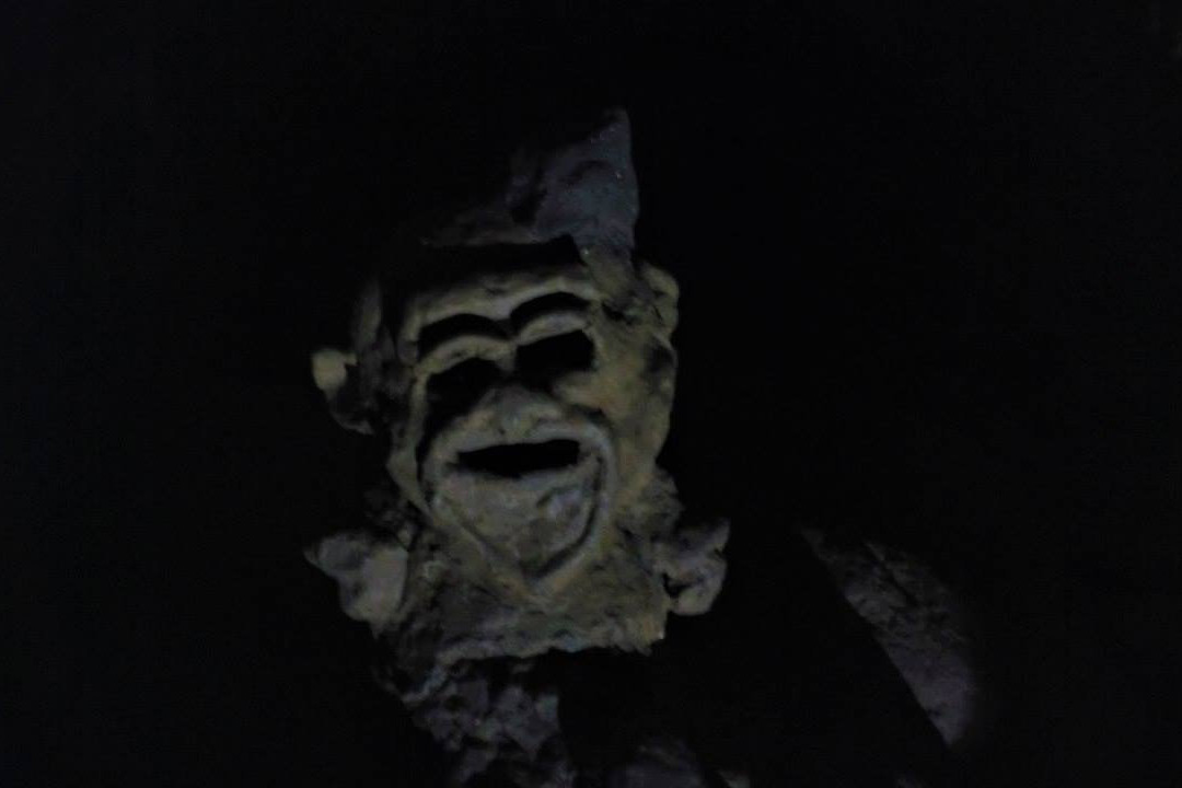 Cave Karaulnaya景点图片
