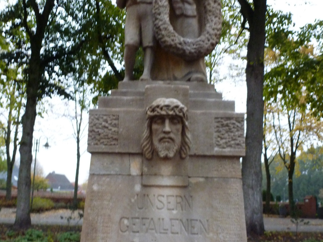 Ehrendenkmal der Gefallenen und Vermisten der zwei Weltkriege.景点图片