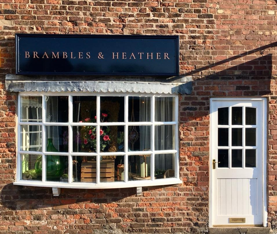 Bretherton旅游景点-Brambles And Heather