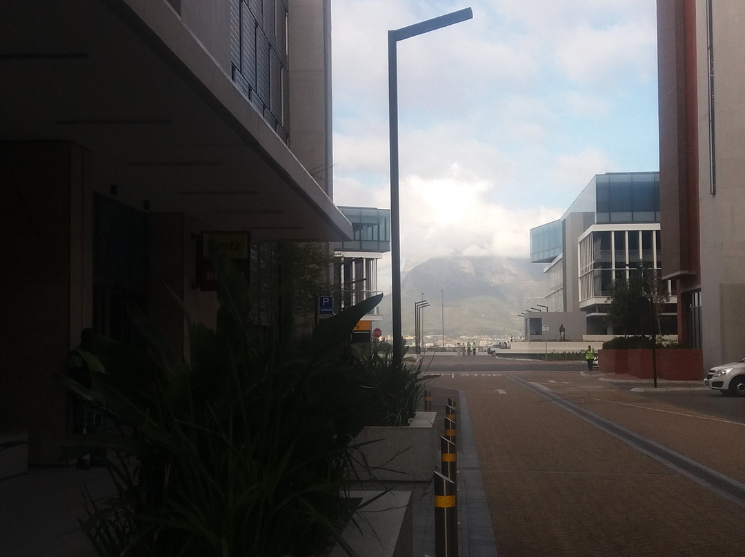 Century City Hotel Urban Square主图