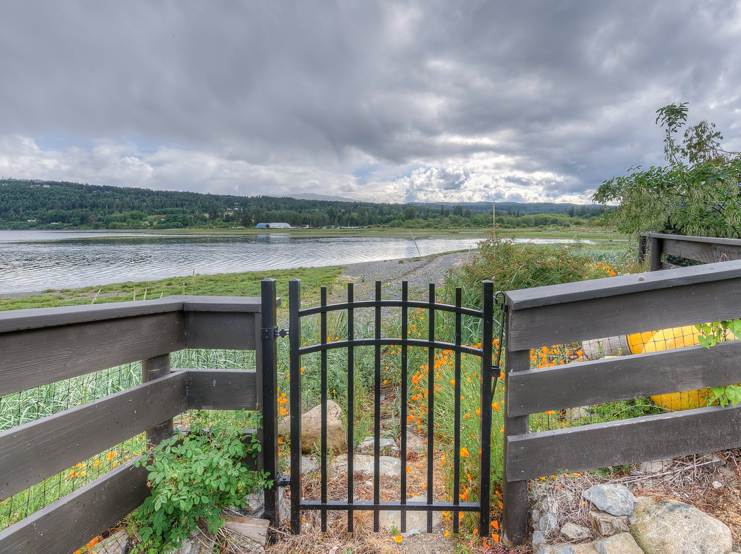 Country Bay Manor B&B主图