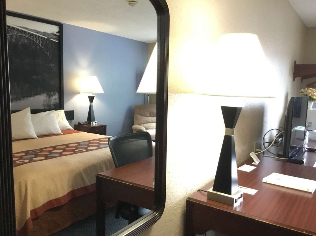 Super 8 by Wyndham Gardner主图