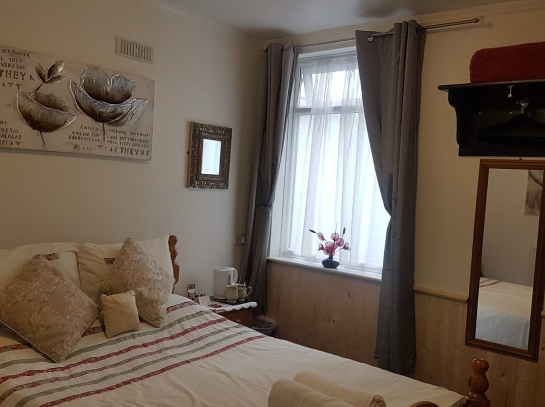 Larchwood Hotel主图
