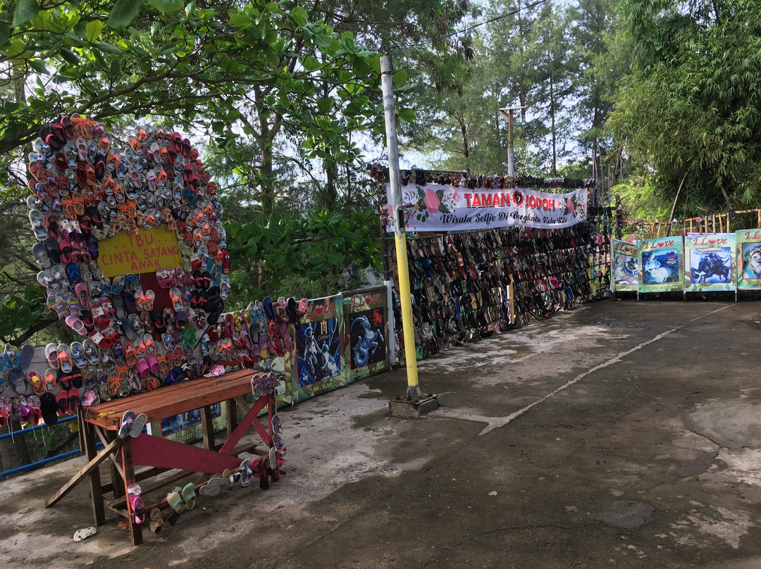 Tapak Paderi Beach景点图片