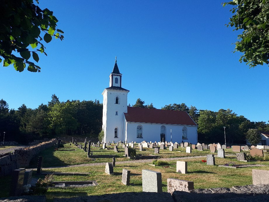 Tjärnö Kyrka & Kyrkogård景点图片