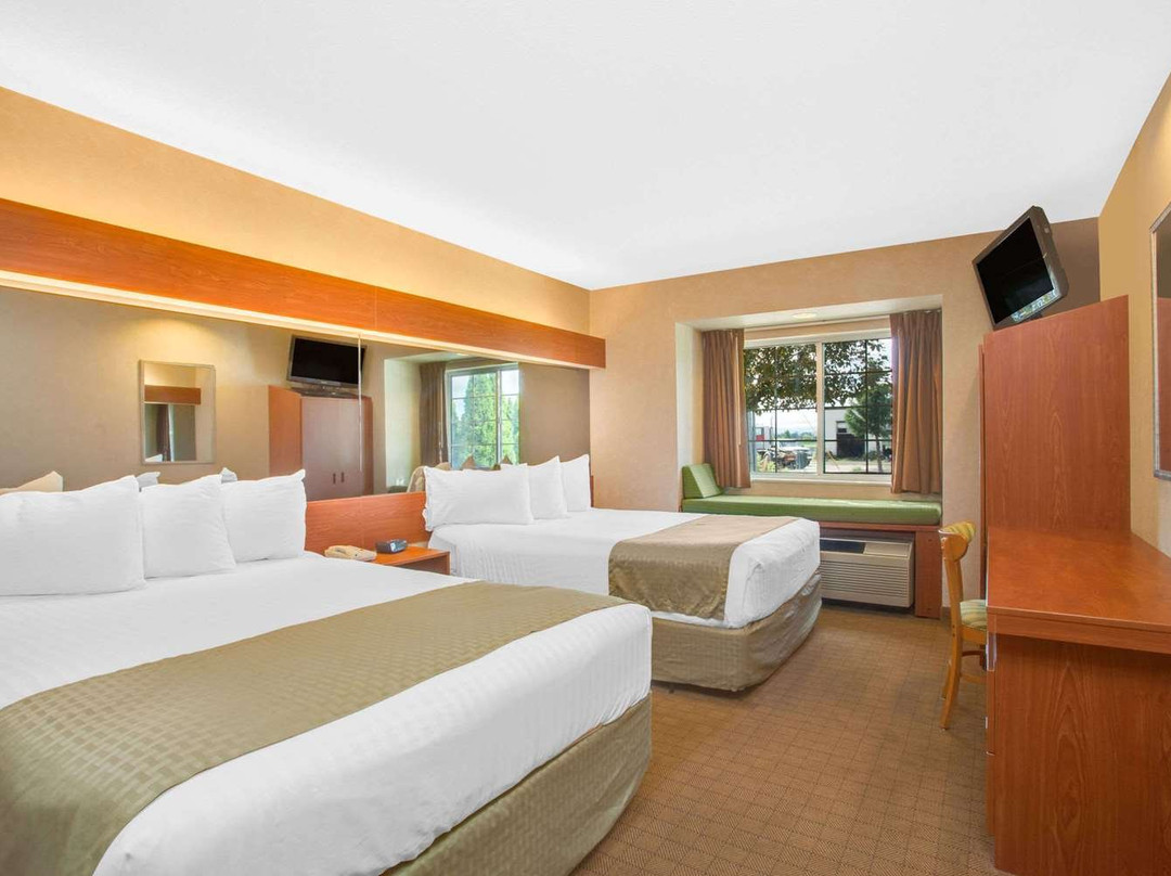 Microtel Inn & Suites by Wyndham Springville主图